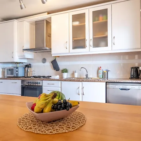 Arrifana Sunset & Surf *